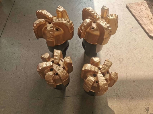 Api 9 7/8 &quot;5 Bıçaklı Pdc Bit Kaya Delme, 4 1/2reg Pim İpliği ile