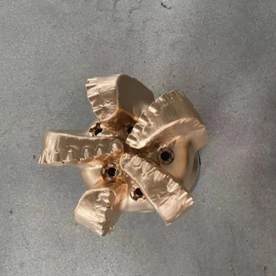 8-1/2 &quot;IADC M323 Petrol Kuyuları PDC Matrix Vücuduyla Dayanıklı Taşlar İçin Kuyruk