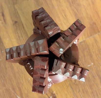 Madencilik endüstrisi Pdc Drag Cutters 5 Wing 131mm Madencilik Makineleri Parçaları