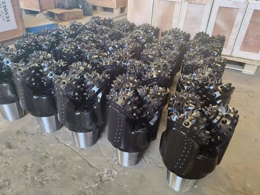 Yeni tasarım Tricone Bit Roller Cone Bit 200mm IADC545 Kuyu sondajı için sert kaya sondaj parçaları